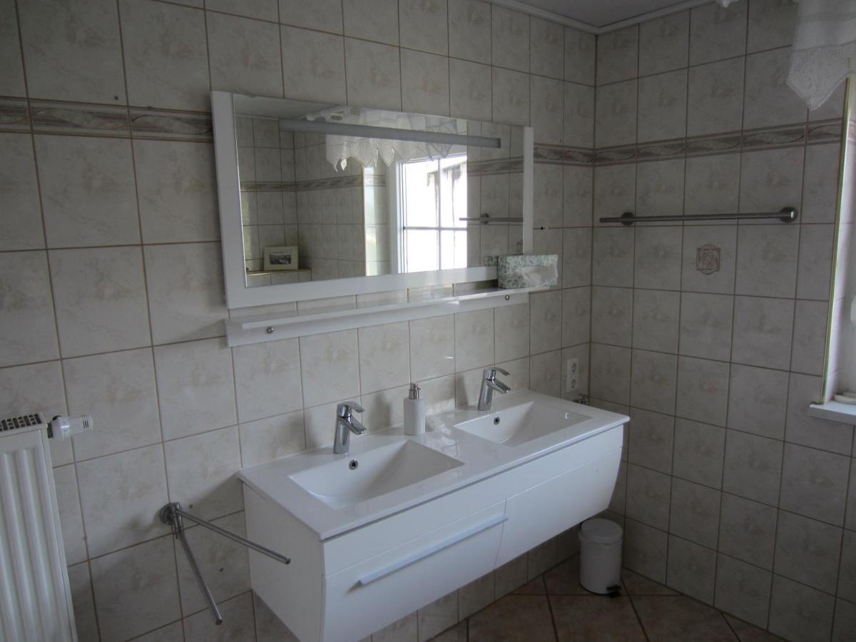 Ferienwohnung Bienwald Mit Pool Fuer 4 - 6 Personen Mit 3 Schlafzimmern Grobitz Dış mekan fotoğraf